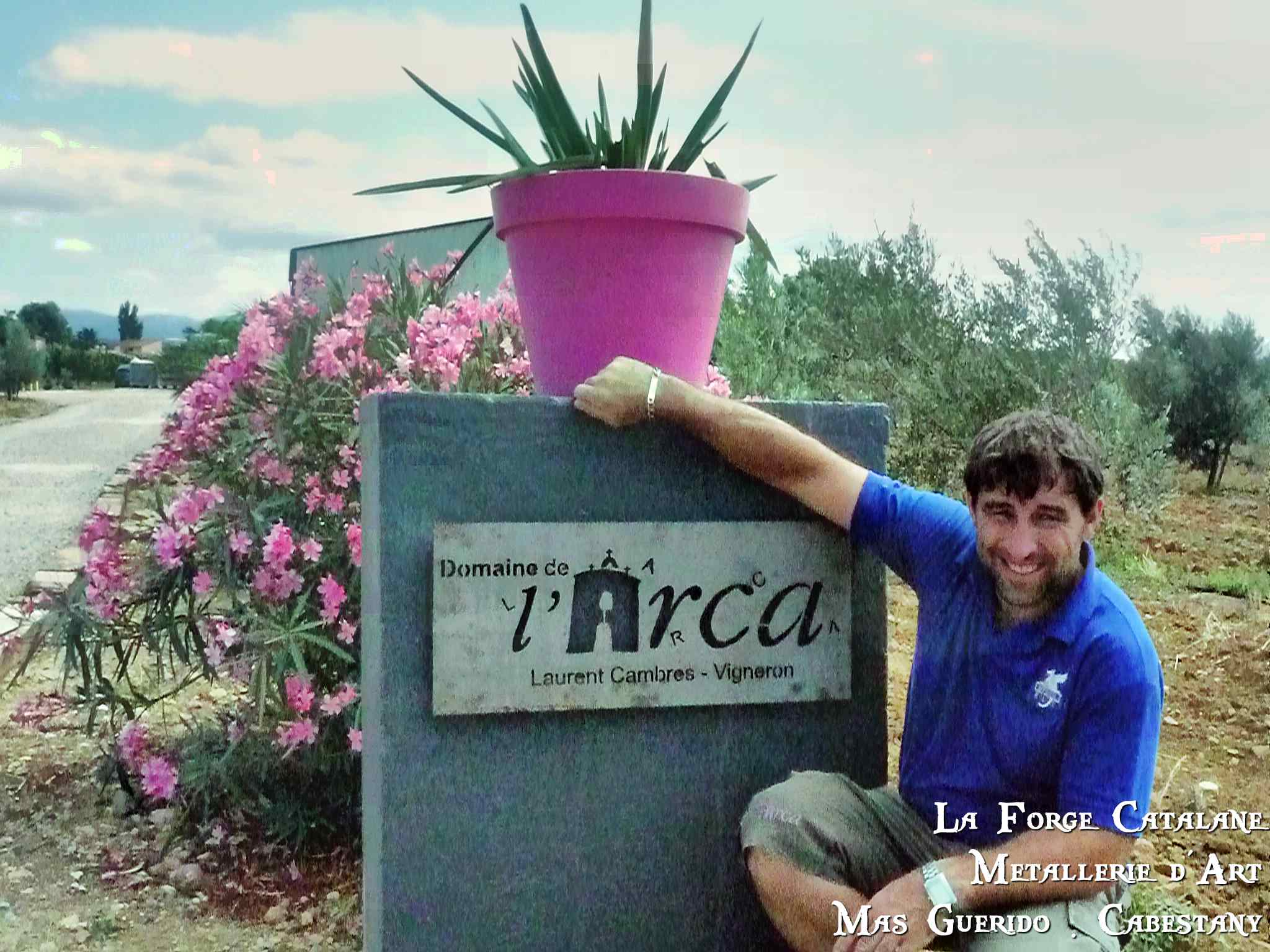 Enseigne domaine de l arca saint nazaire forge catalane.jpg